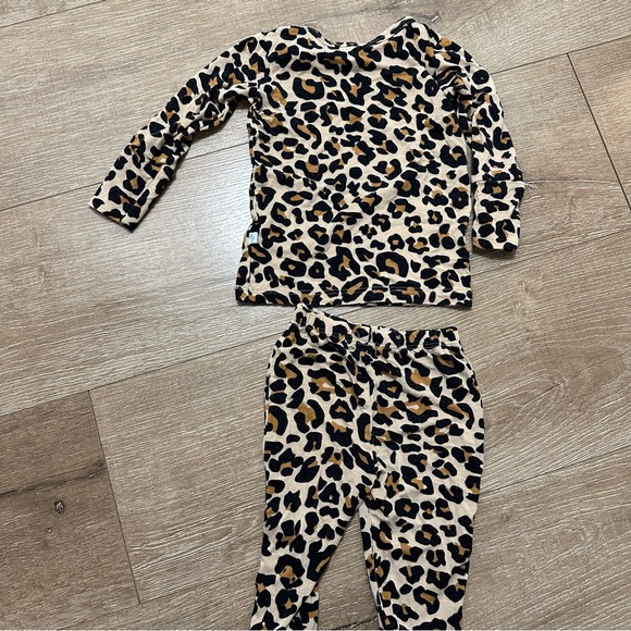 Posh Peanut Leopard Bamboo Pajama Set - Picture 3 of 3